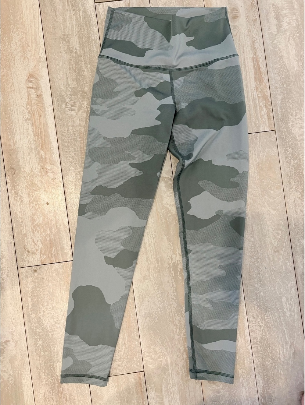 Aerie Chill Play Move Camo Leggings Medium Green Gray High Rise Activewear
